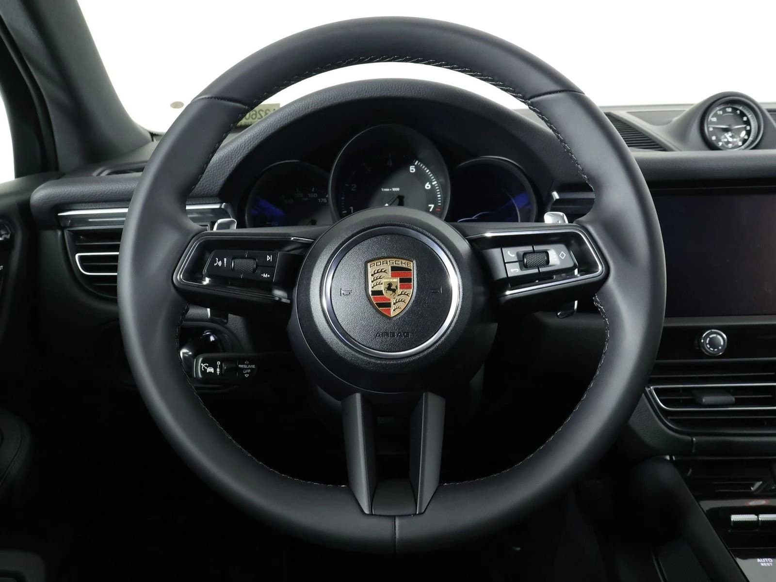 Porsche Macan T AWD 2026 — side view