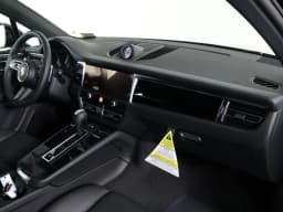 Porsche Macan T AWD 2026 — side view