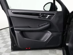 Porsche Macan T AWD 2026 — side view