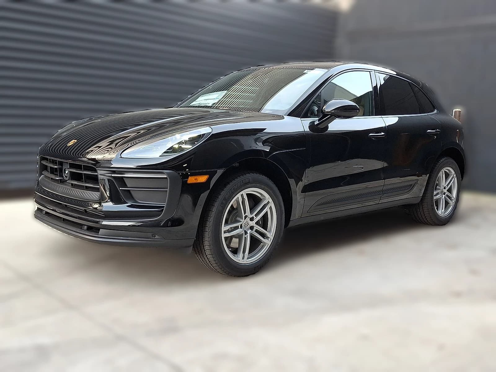 Porsche Macan Base AWD 2026 — side view