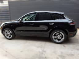 Porsche Macan Base AWD 2026 — side view