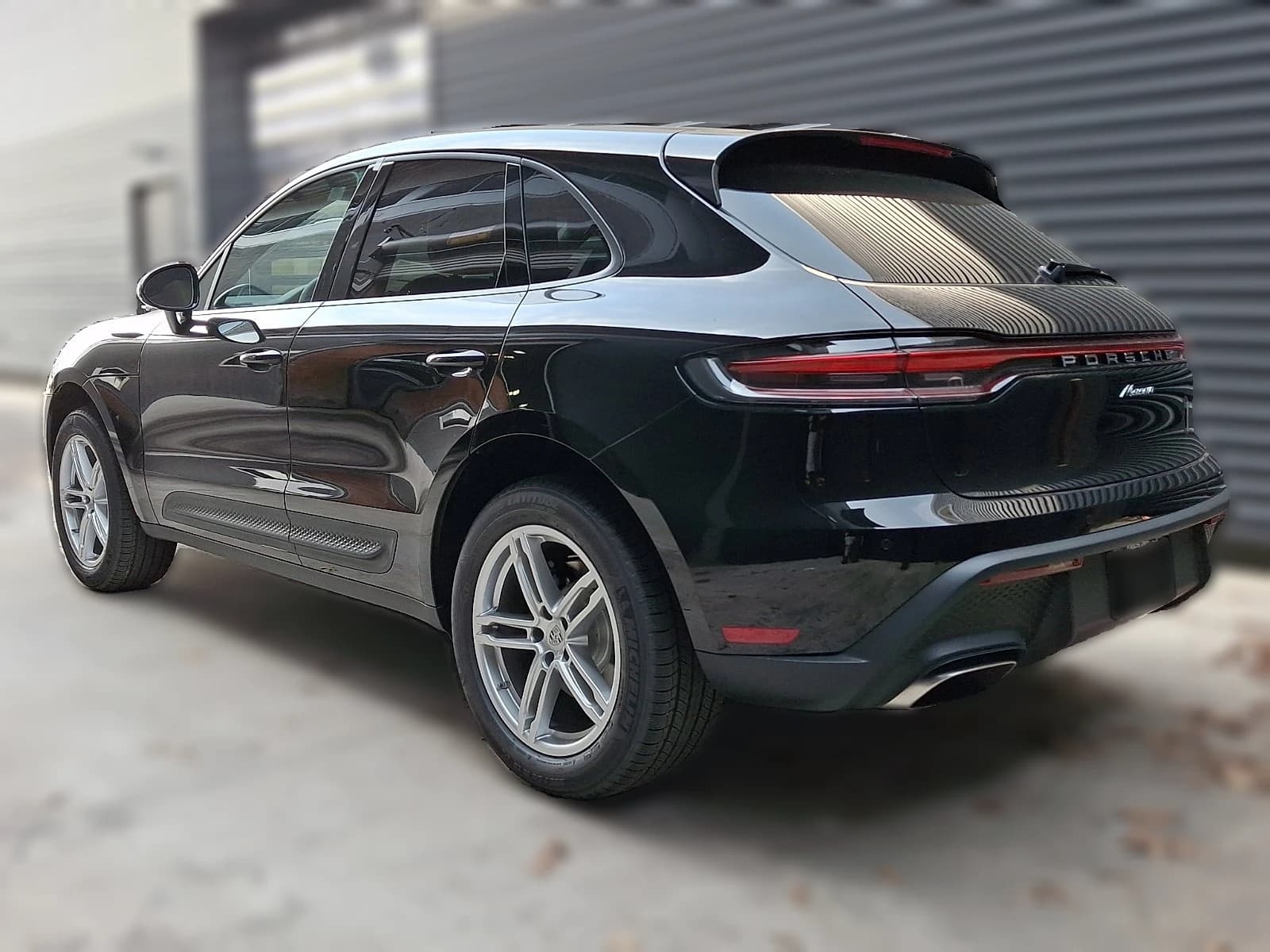 Porsche Macan Base AWD 2026 — side view
