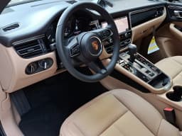 Porsche Macan Base AWD 2026 — side view