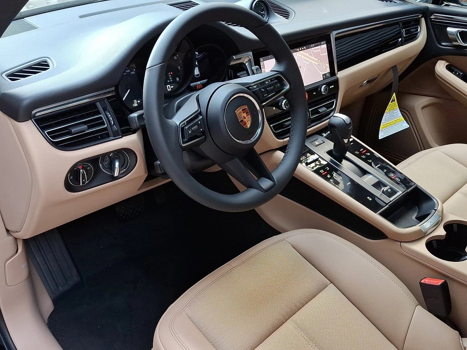 Porsche Macan Base AWD 2026 — side view