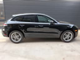 Porsche Macan Base AWD 2026 — side view