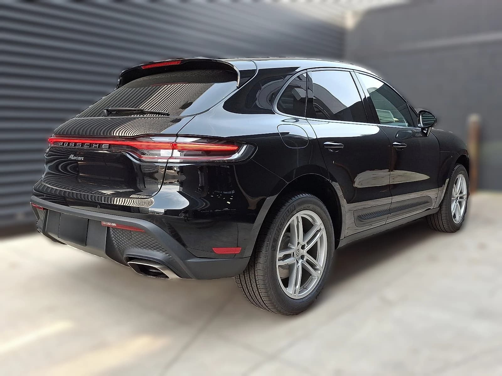 Porsche Macan Base AWD 2026 — side view