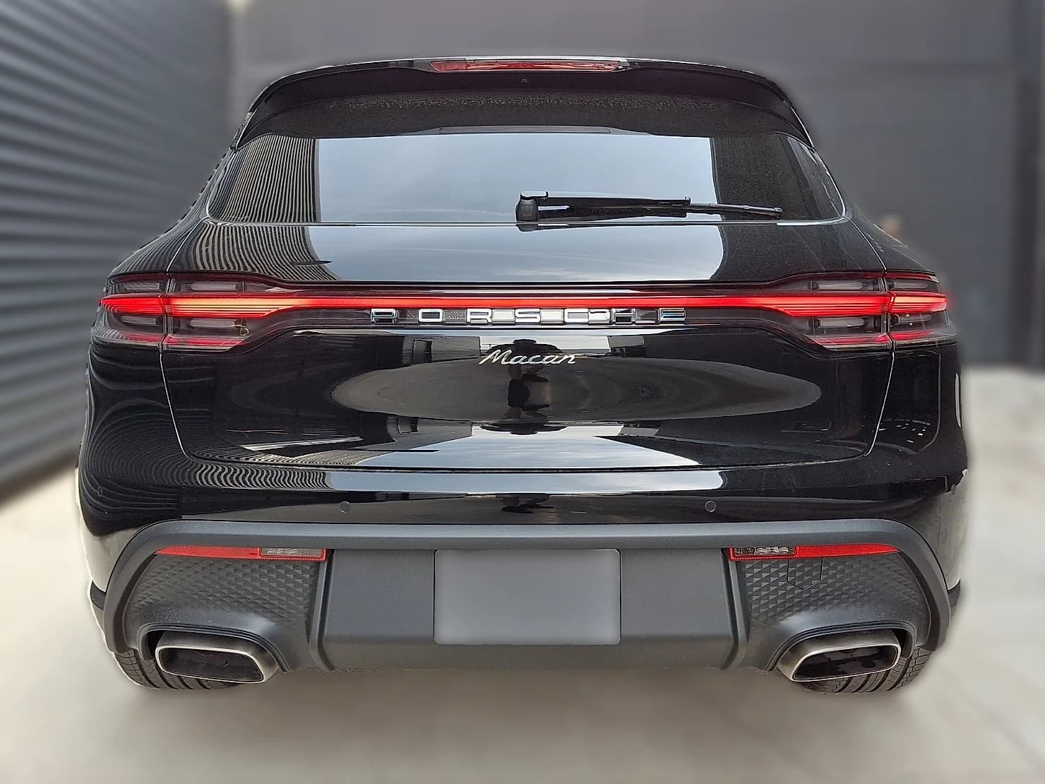 Porsche Macan Base AWD 2026 — side view