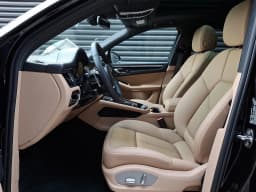 Porsche Macan Base AWD 2026 — side view