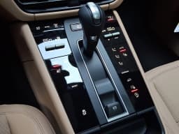 Porsche Macan Base AWD 2026 — side view