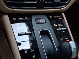 Porsche Macan Base AWD 2026 — side view