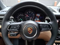Porsche Macan Base AWD 2026 — side view