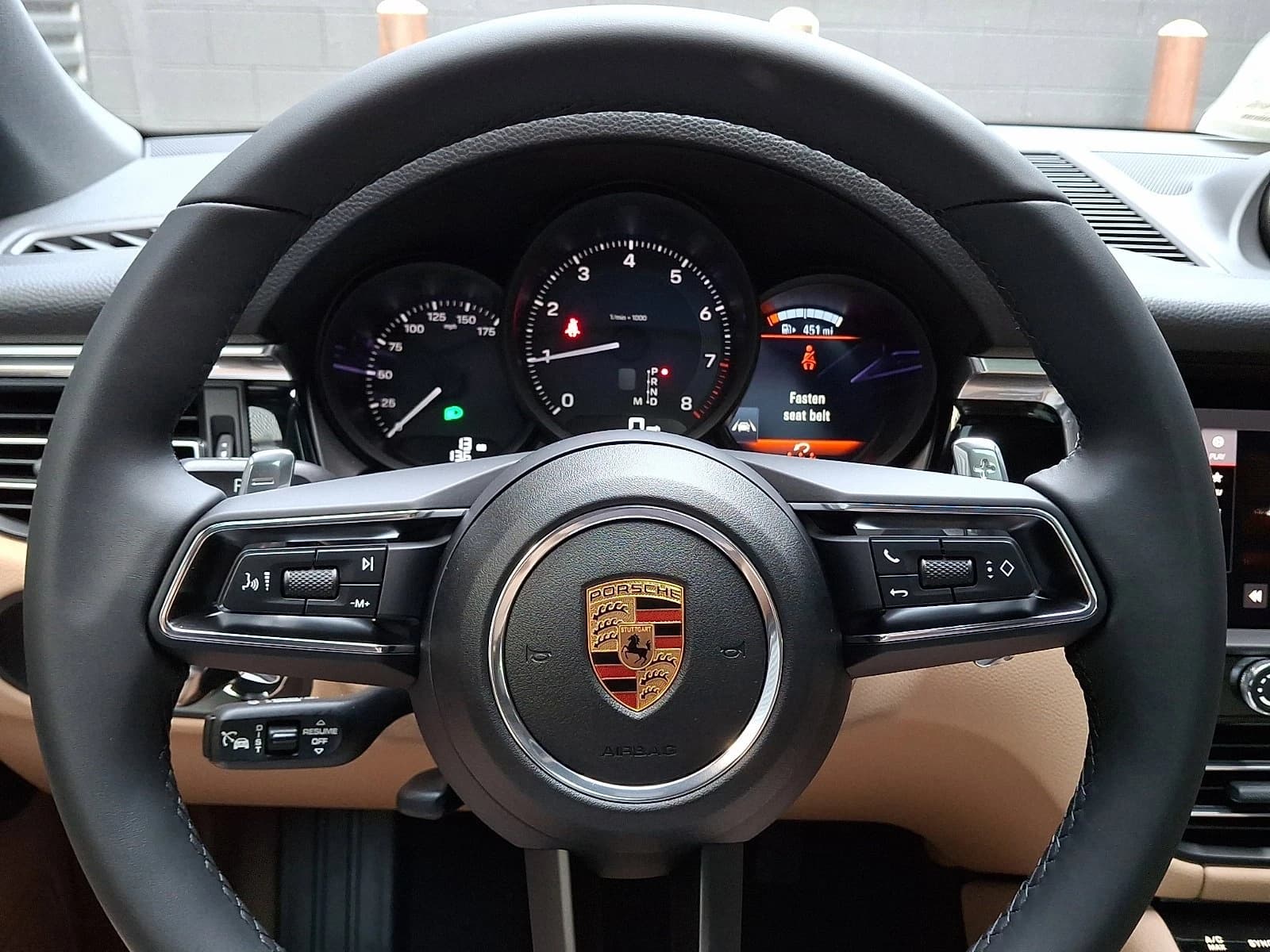 Porsche Macan Base AWD 2026 — side view