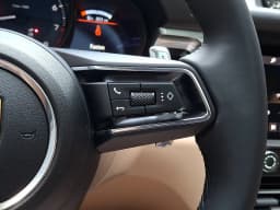 Porsche Macan Base AWD 2026 — side view