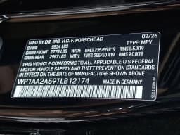 Porsche Macan Base AWD 2026 — side view
