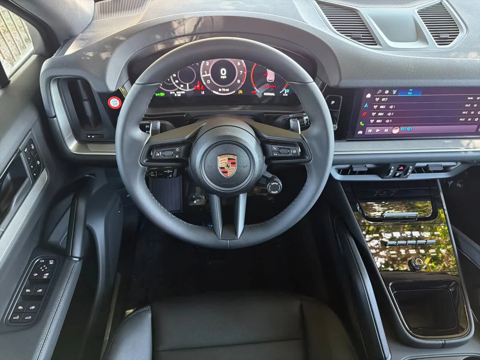 Porsche Cayenne Base AWD 2026 — side view
