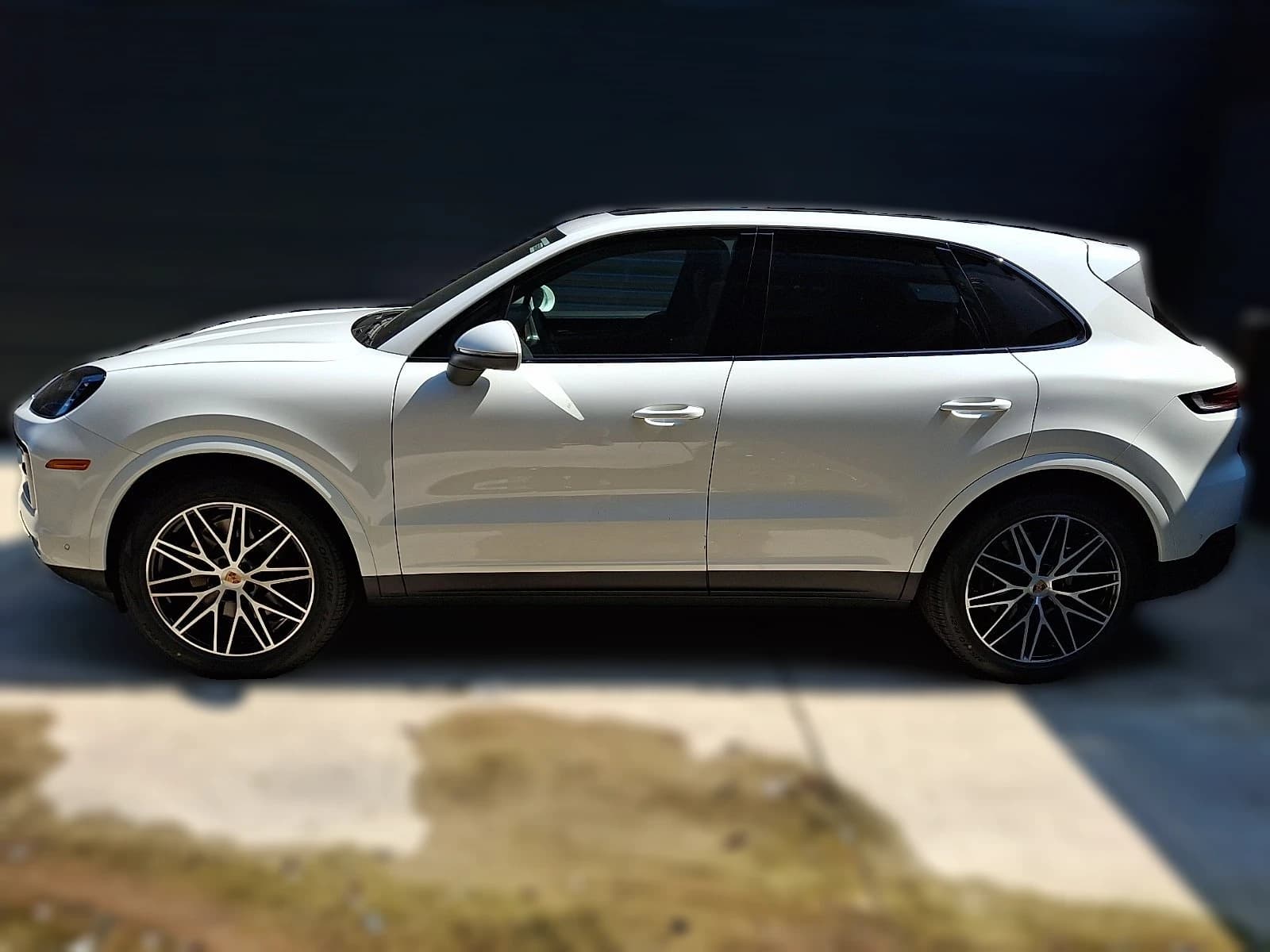 Porsche Cayenne Base AWD 2026 — side view