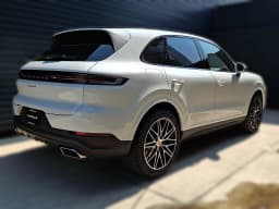 Porsche Cayenne Base AWD 2026 — side view