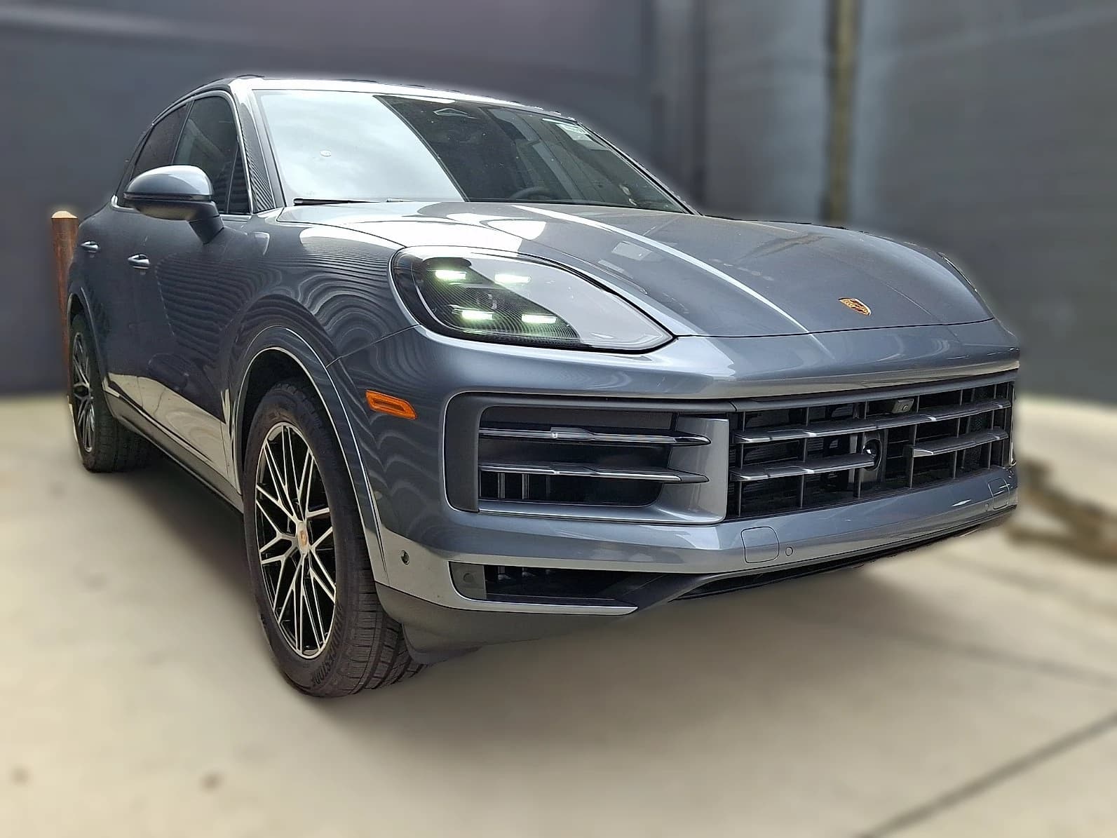 Porsche Cayenne Base AWD 2026 — side view
