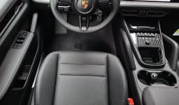 Porsche Cayenne Base AWD 2026 — side view