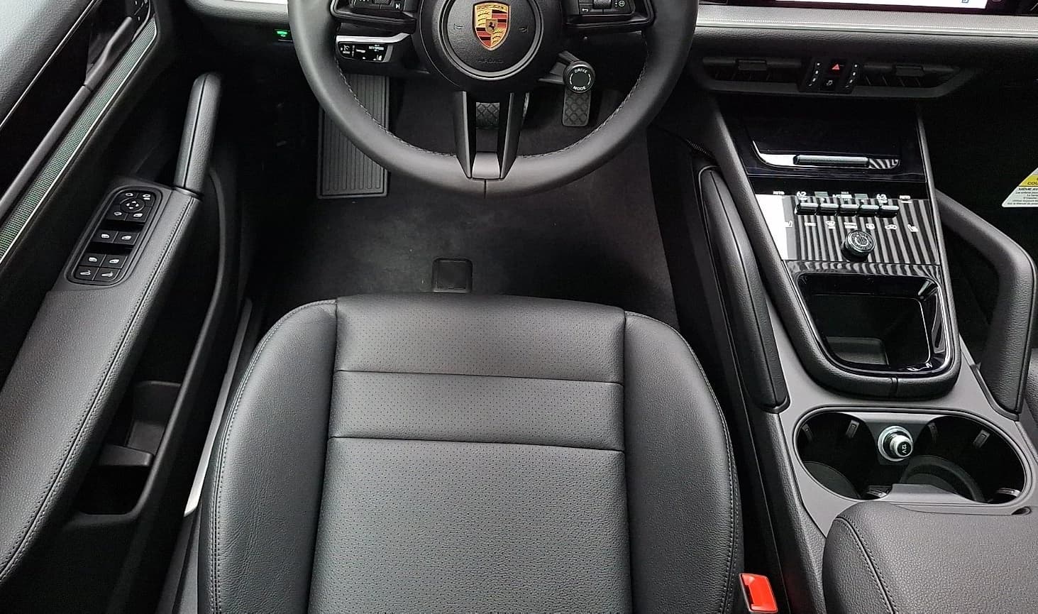 Porsche Cayenne Base AWD 2026 — side view