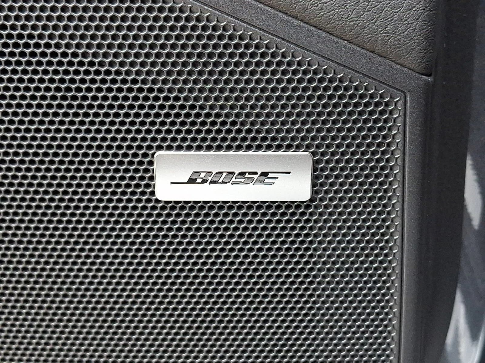 Porsche Cayenne Base AWD 2026 — side view