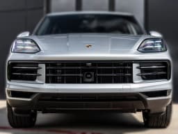 Porsche Cayenne Base AWD 2026 — side view
