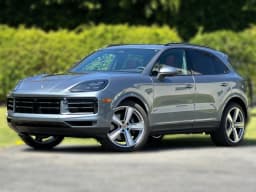 Porsche Cayenne Base AWD 2026 — side view