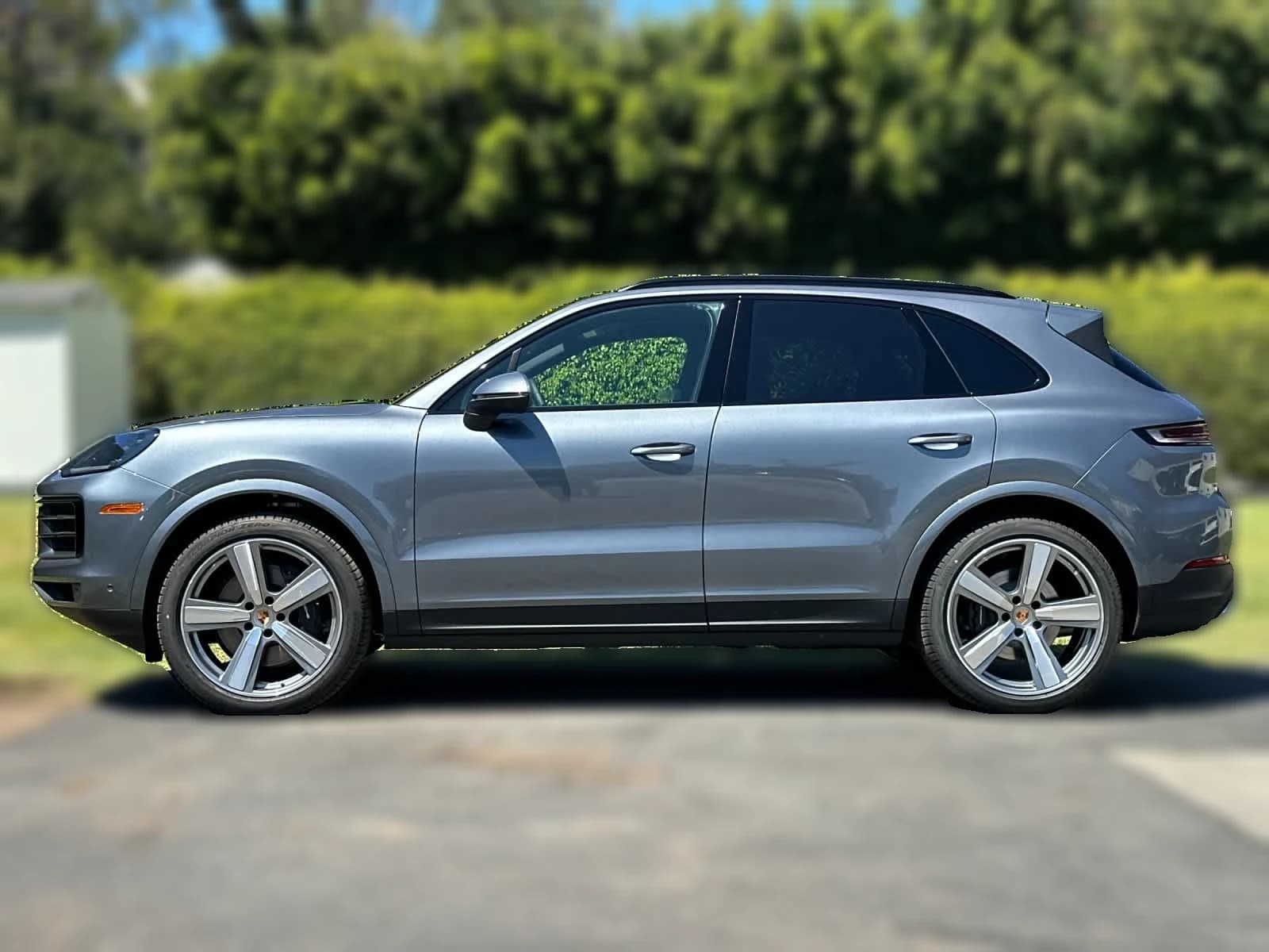 Porsche Cayenne Base AWD 2026 — side view