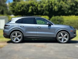 Porsche Cayenne Base AWD 2026 — side view