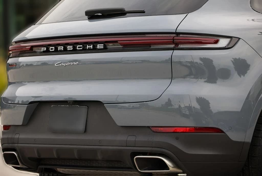 Porsche Cayenne Base AWD 2026 — side view