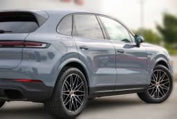 Porsche Cayenne Base AWD 2026 — side view