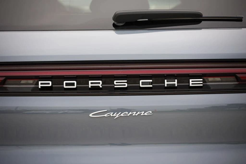 Porsche Cayenne Base AWD 2026 — side view