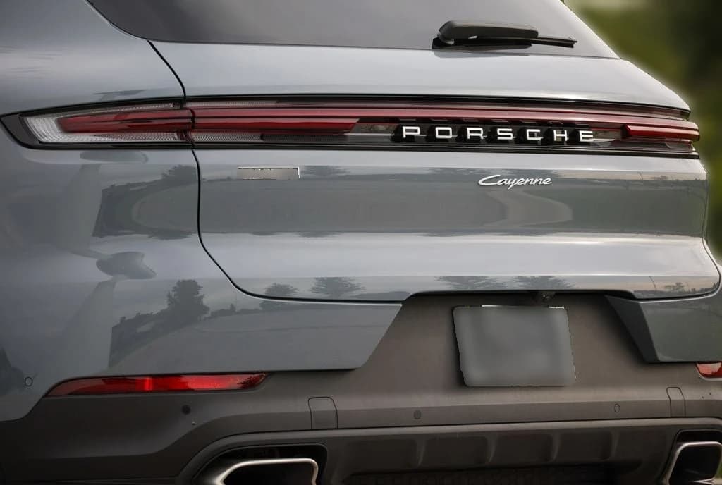 Porsche Cayenne Base AWD 2026 — side view