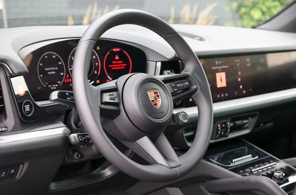 Porsche Cayenne Base AWD 2026 — side view