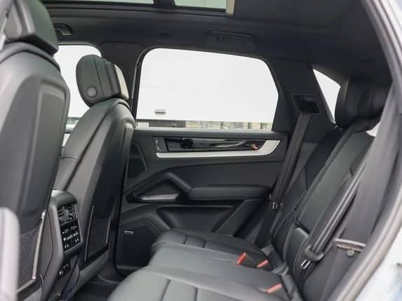 Porsche Cayenne Base AWD 2026 — side view