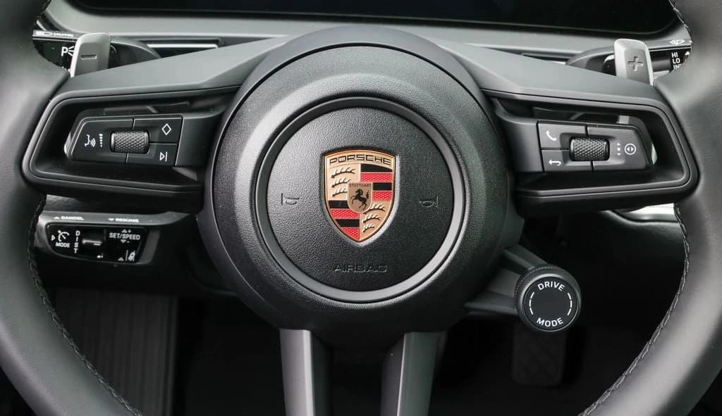 Porsche Cayenne Base AWD 2026 — side view