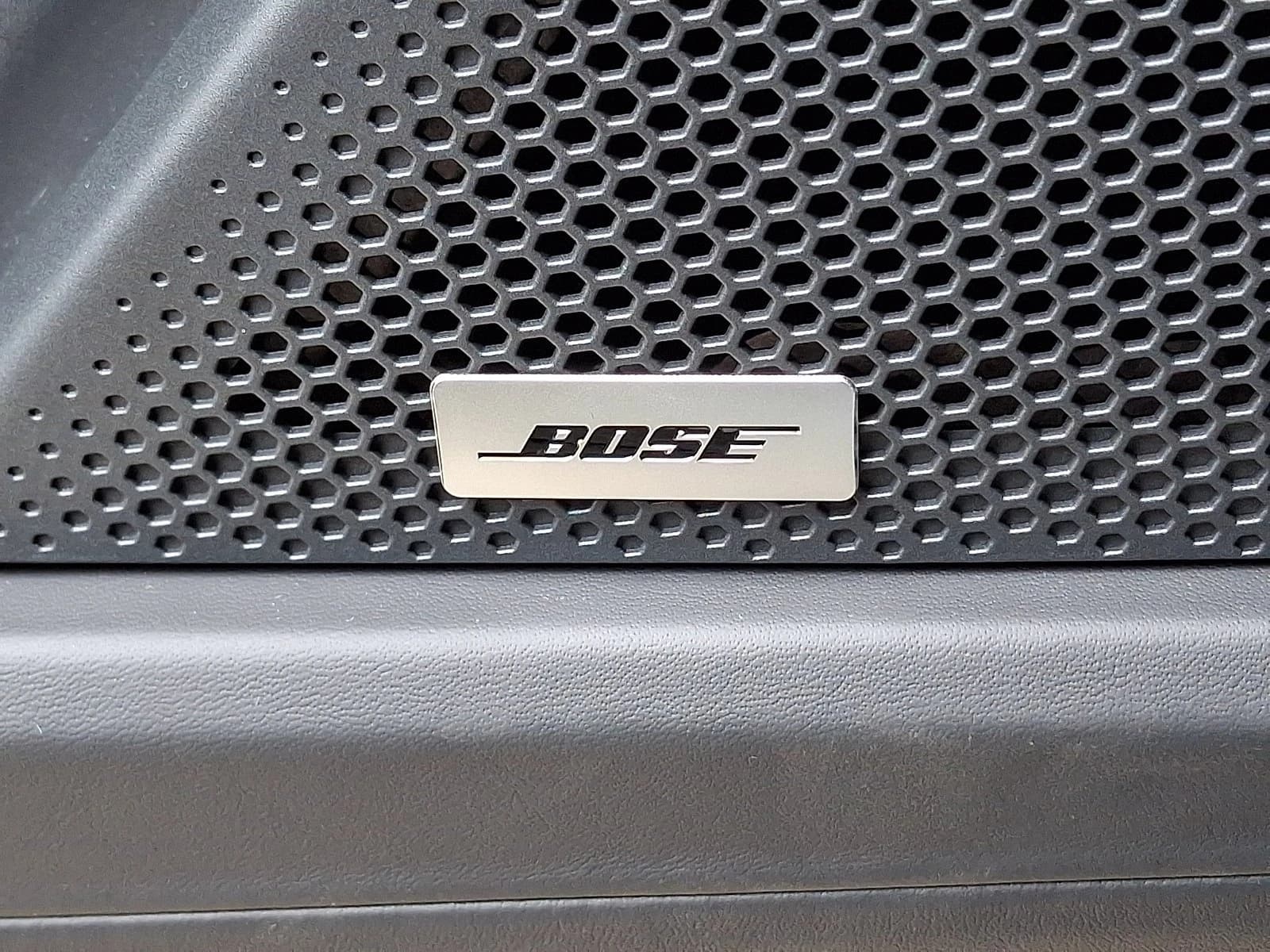 Porsche Cayenne Electric AWD 2026 — side view