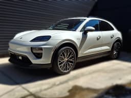 Porsche Macan Electric 4 AWD 2026 — side view