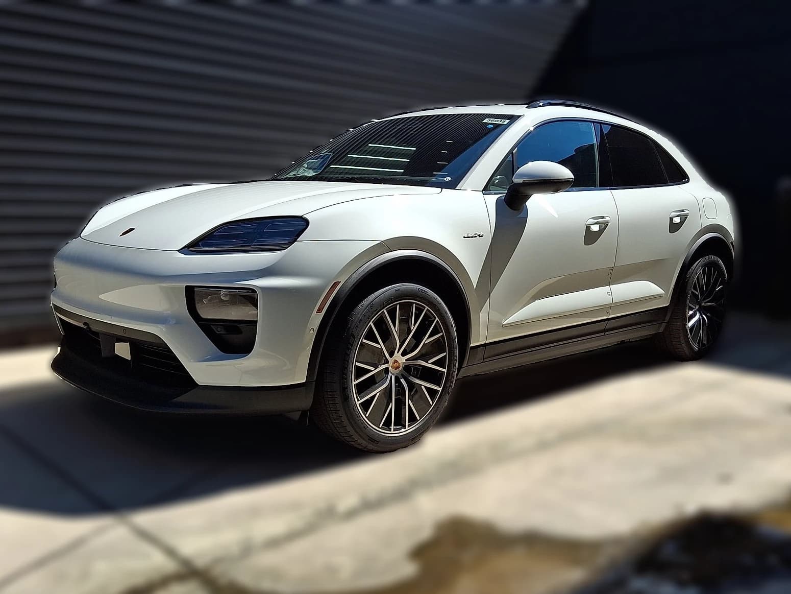Porsche Macan Electric 4 AWD 2026 — side view