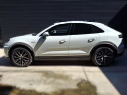 Porsche Macan Electric 4 AWD 2026 — side view