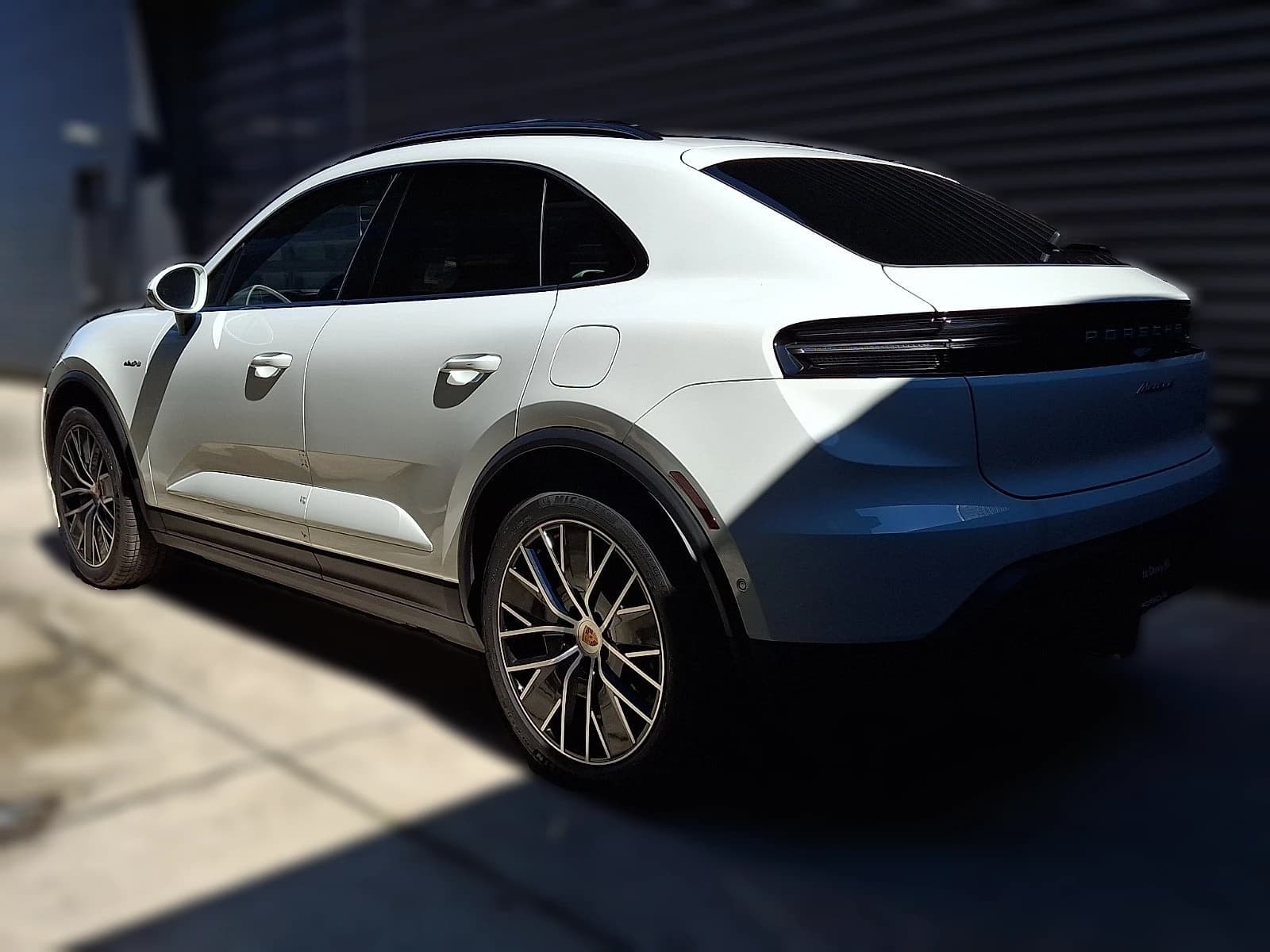 Porsche Macan Electric 4 AWD 2026 — side view