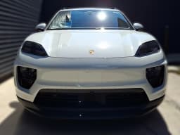 Porsche Macan Electric 4 AWD 2026 — side view