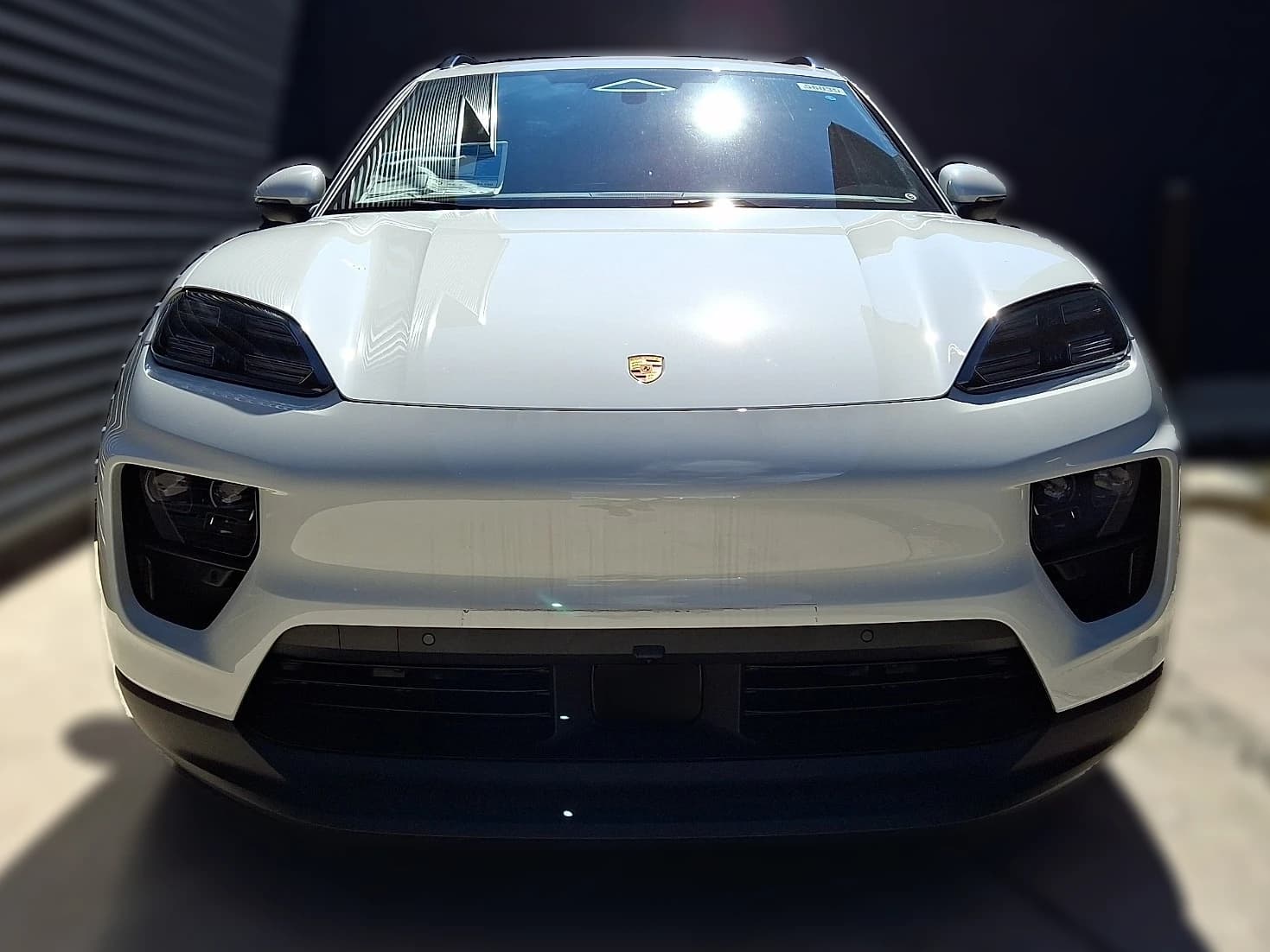 Porsche Macan Electric 4 AWD 2026 — side view