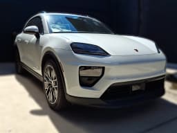 Porsche Macan Electric 4 AWD 2026 — side view