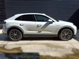 Porsche Macan Electric 4 AWD 2026 — side view