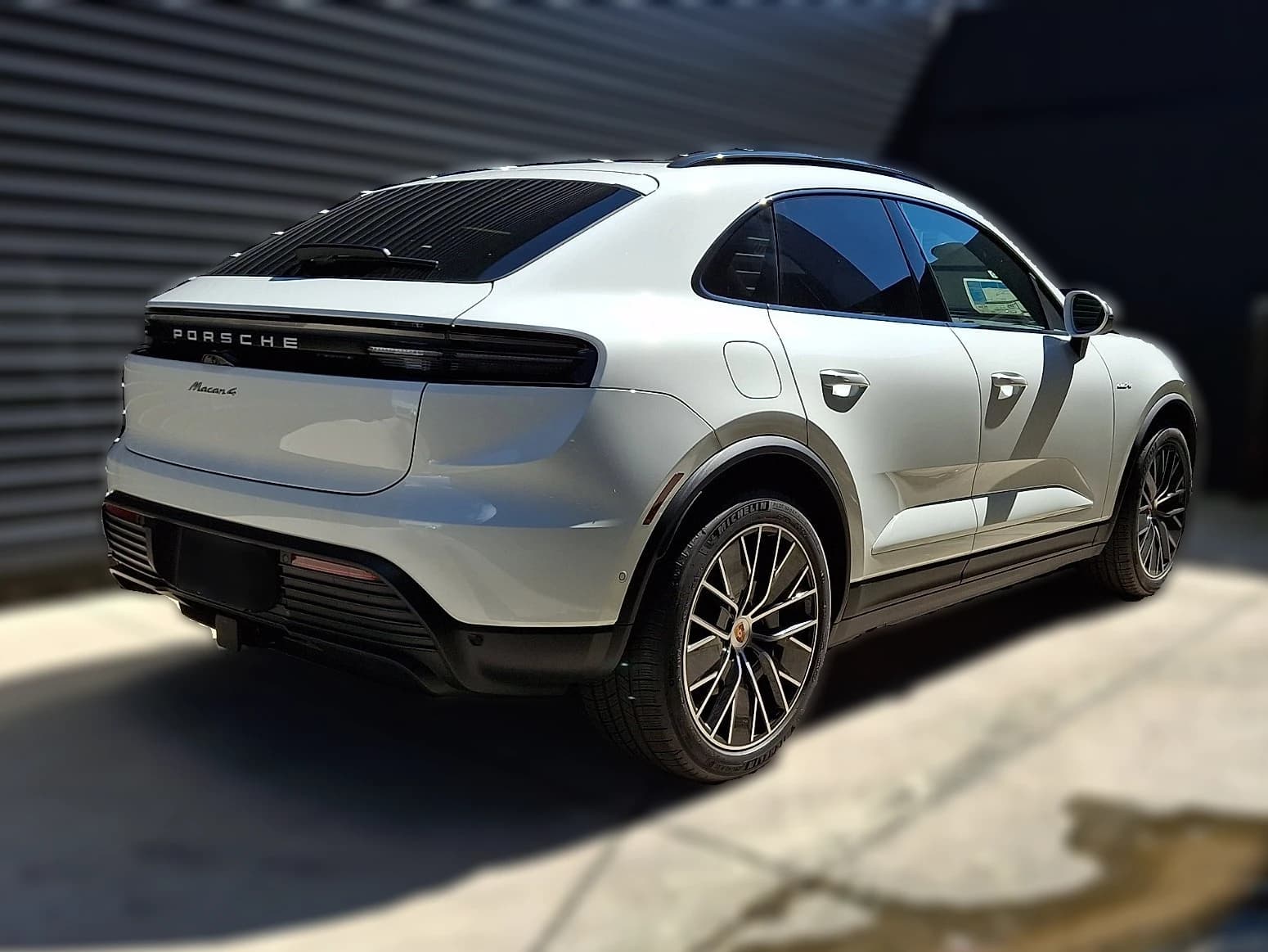 Porsche Macan Electric 4 AWD 2026 — side view