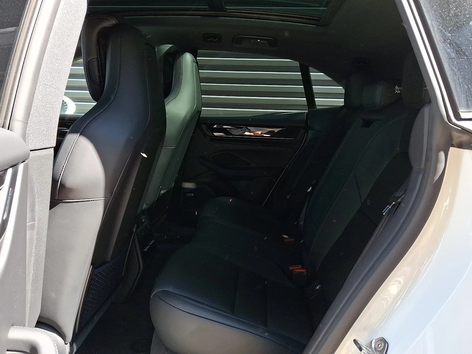 Porsche Macan Electric 4 AWD 2026 — side view