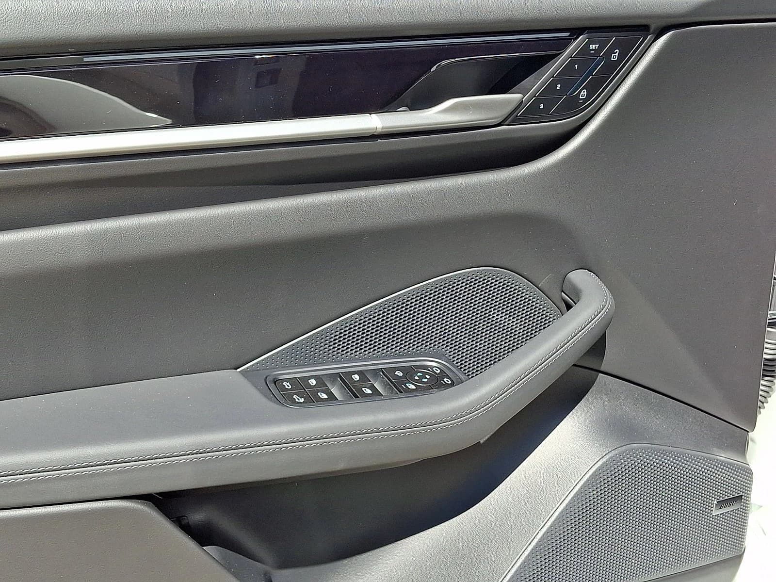 Porsche Macan Electric 4 AWD 2026 — side view