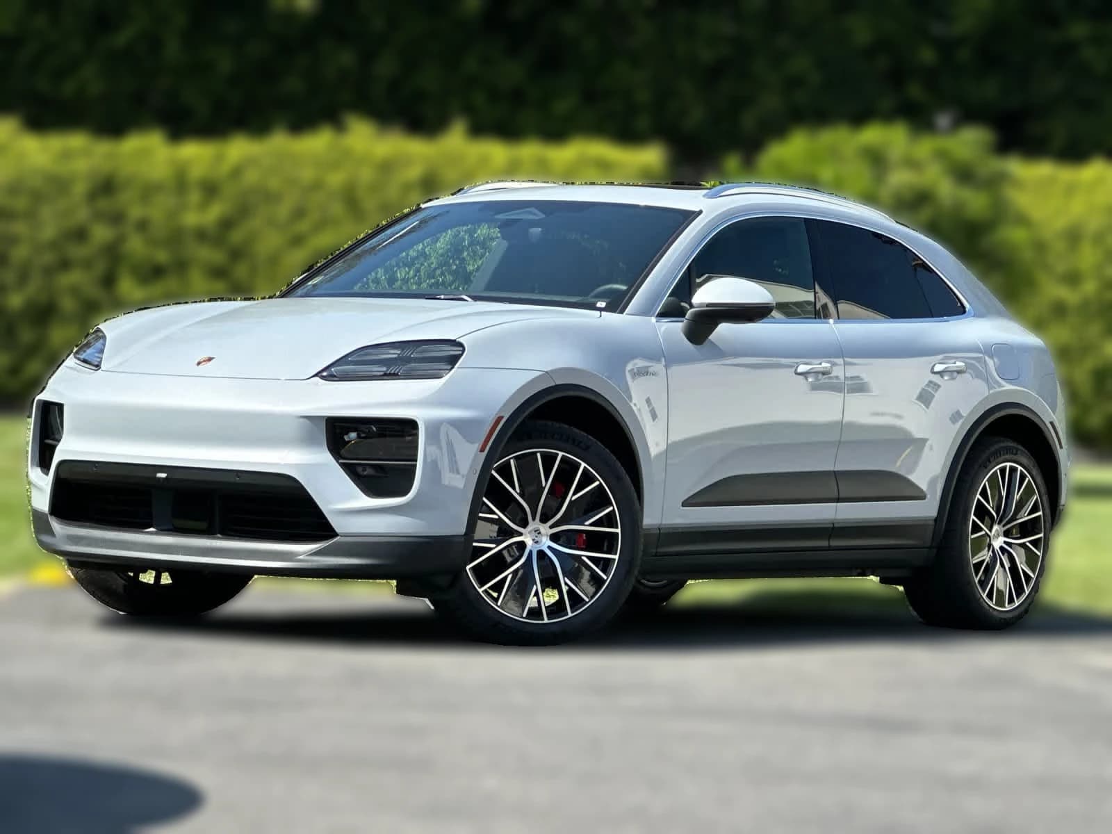 Porsche Macan Electric 4S AWD 2026 — side view
