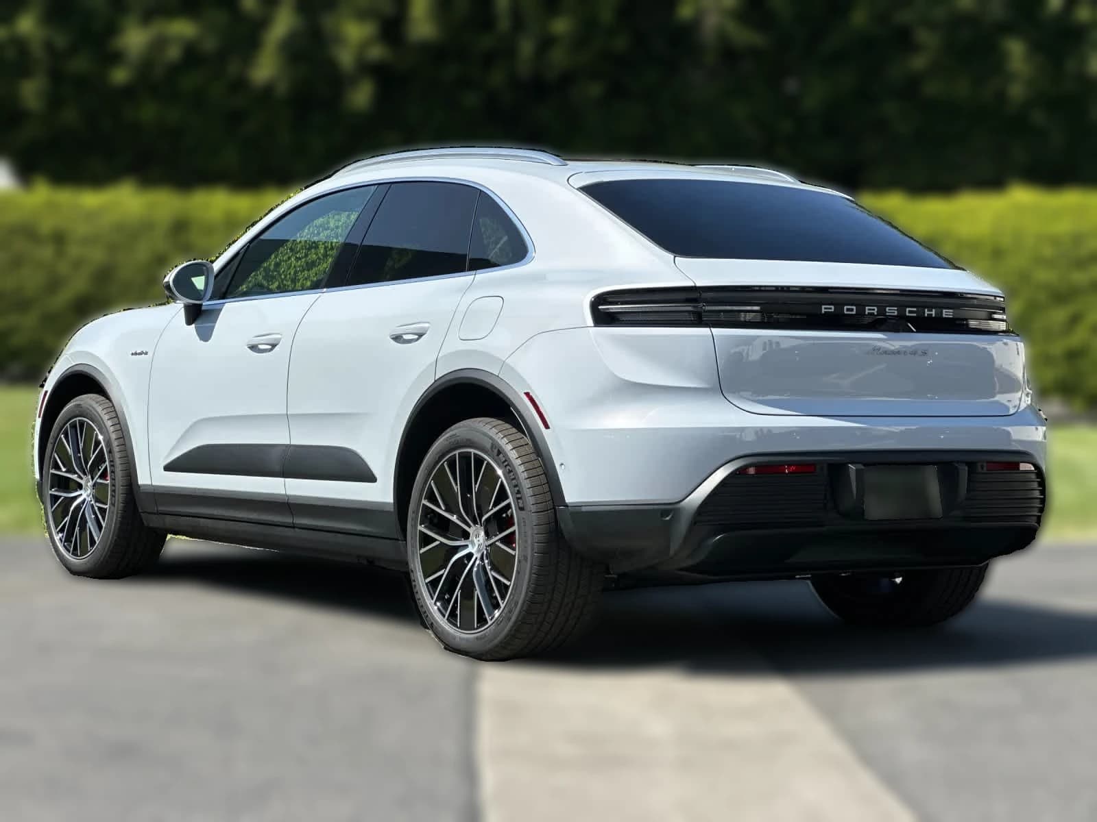 Porsche Macan Electric 4S AWD 2026 — side view
